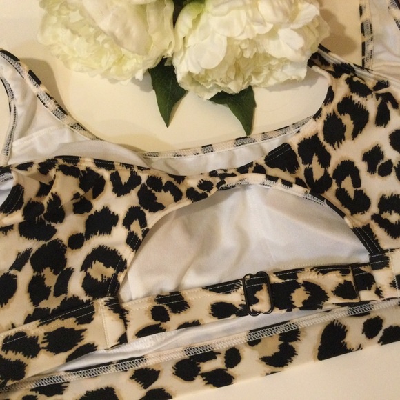♥️HP!♥️ Old Navy | Cheetah Cut Out Sports Bra - Picture 10 of 10